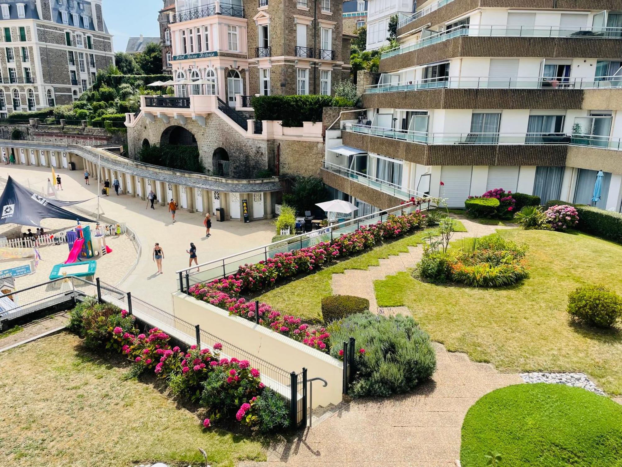 Le Crystal Apartment